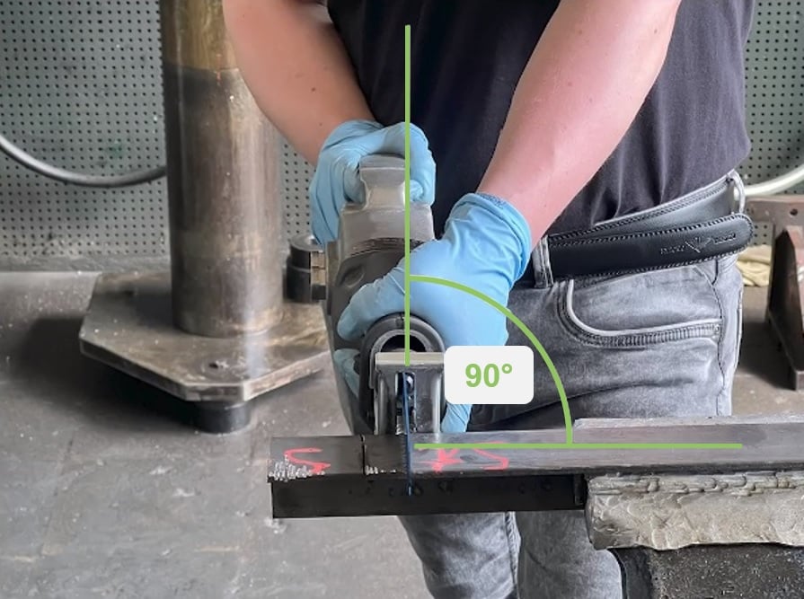 Control  Handle vertical cuts with caution, avoiding twisting or excessive vertical pressure on the blade. These precautions minimize wear and friction, maximizing efficiency and lifespan of your equipment.